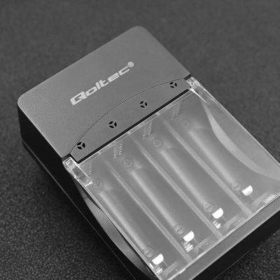 QOLTEC ŁADOWARKA DO AKUMULATORKÓW NI-MH TYPU R03/AAA R06/AA | 300MA-49758